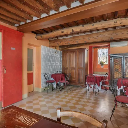 Antica Residenza Santa Chiara -city Center Lucca
