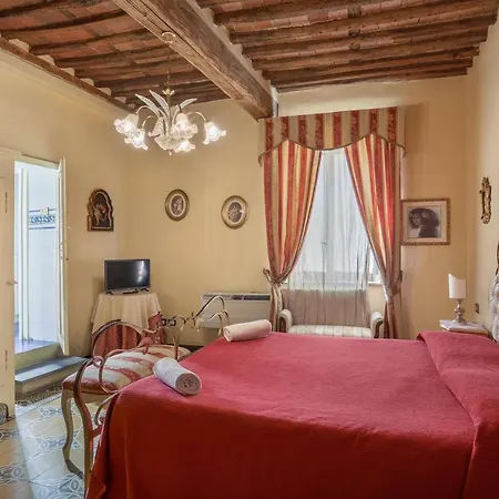 Casa de hóspedes Antica Residenza Santa Chiara -city Center 3*