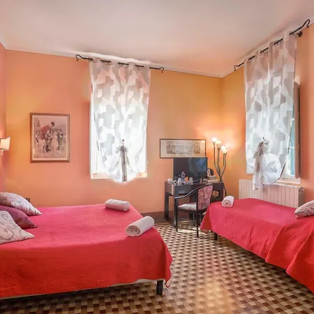 Antica Residenza Santa Chiara -city Center Maison d'hôtes 3*