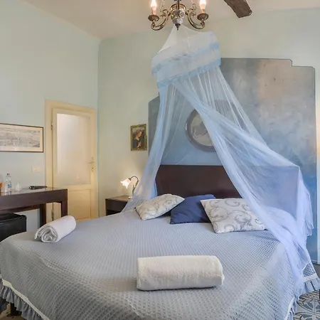 Antica Residenza Santa Chiara -city Center Maison d'hôtes Lucques