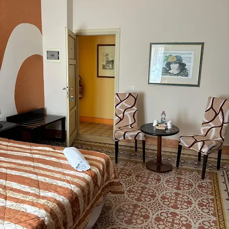 Antica Residenza Santa Chiara -city Center Lucques