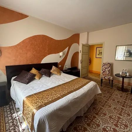 Antica Residenza Santa Chiara -city Center Maison d'hôtes