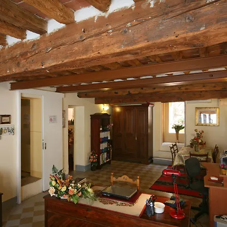 Antica Residenza Santa Chiara -city Center 3* Lucca