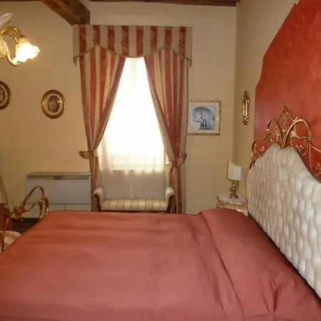 Antica Residenza Santa Chiara -city Center Gæstehus
