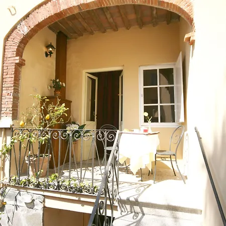 Antica Residenza Santa Chiara -city Center 3* Lucca