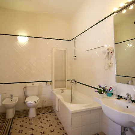 Antica Residenza Santa Chiara -city Center