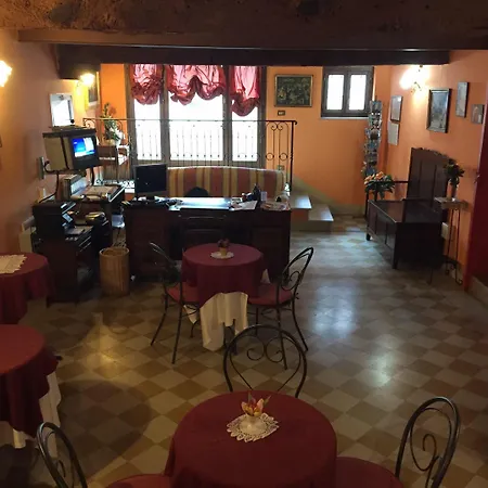 Gæstehus Antica Residenza Santa Chiara -city Center 3*