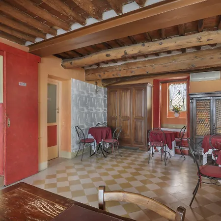Antica Residenza Santa Chiara -city Center Lucca