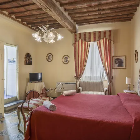 Antica Residenza Santa Chiara -city Center 3* Lucca