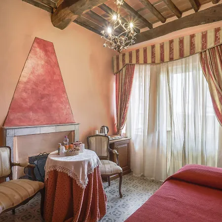 Gæstehus Antica Residenza Santa Chiara -city Center Lucca