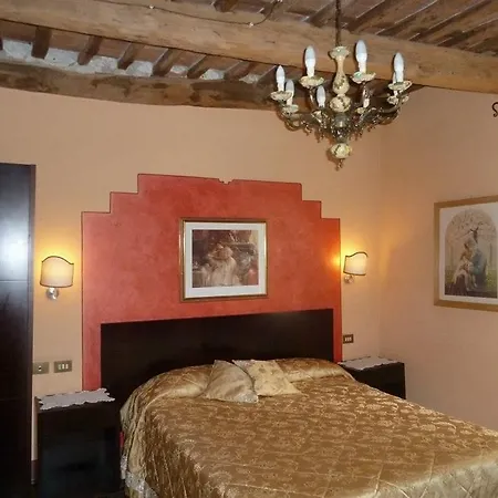 Casa de hóspedes Antica Residenza Santa Chiara -city Center 3*