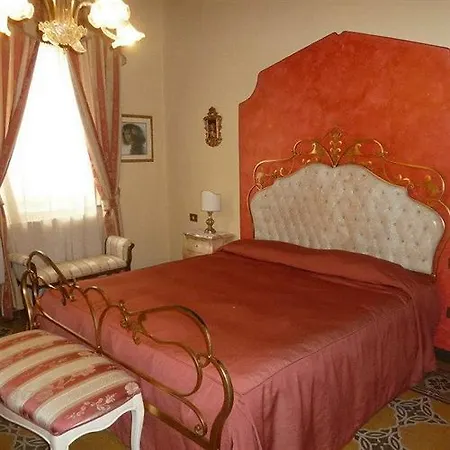 Antica Residenza Santa Chiara -city Center Lucques
