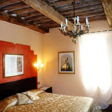 Casa de hóspedes Antica Residenza Santa Chiara -city Center